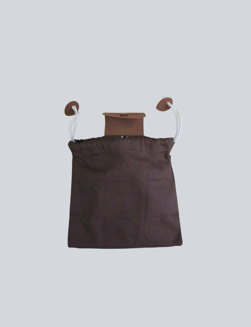 Canvas peg bag for storing laundry pegs and accessories